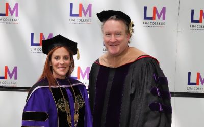 El Dr. Todd Snyder ofrece a los estudiantes de LIM lecciones de vida para aprender