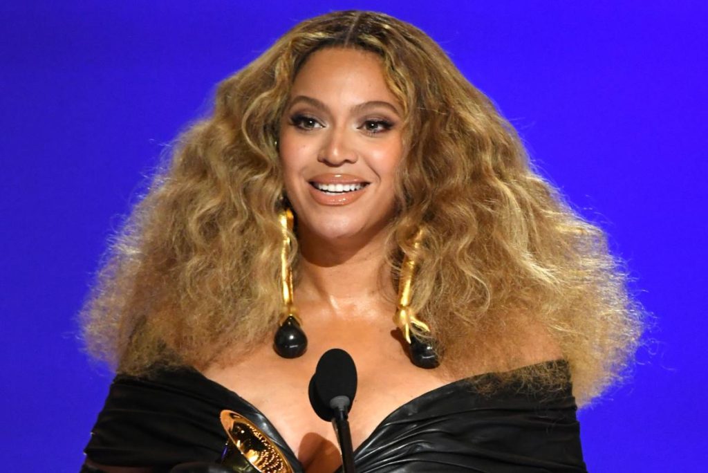Beyoncé llega a Italia antes de la boda de Kourtney Kardashian y Travis Barker