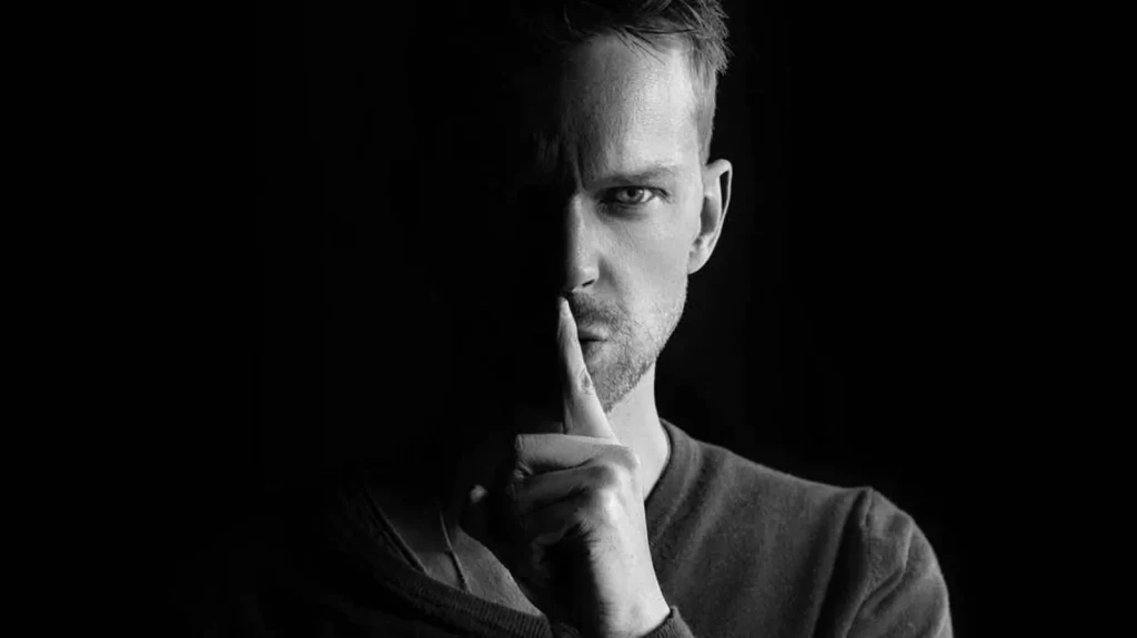 Principales signos de un narcisista y cómo lidiar con ellos