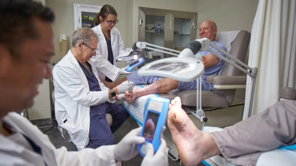 Diabetes: síntomas, tratamiento y consejos para el cuidado de los problemas del pie diabético