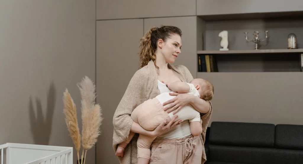 Consejos para ayudar a la lactancia materna para las madres primerizas