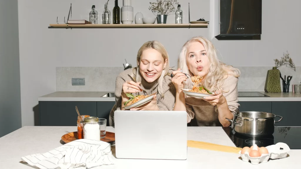 Alimentos que reducen los cólicos menstruales: haga estos cambios en la dieta para aliviar el síndrome premenstrual