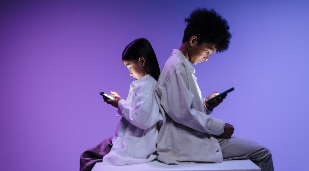 Consejos para padres: el contenido obvio en las redes sociales está afectando el cociente intelectual de los niños.  Así es como los padres pueden ayudar